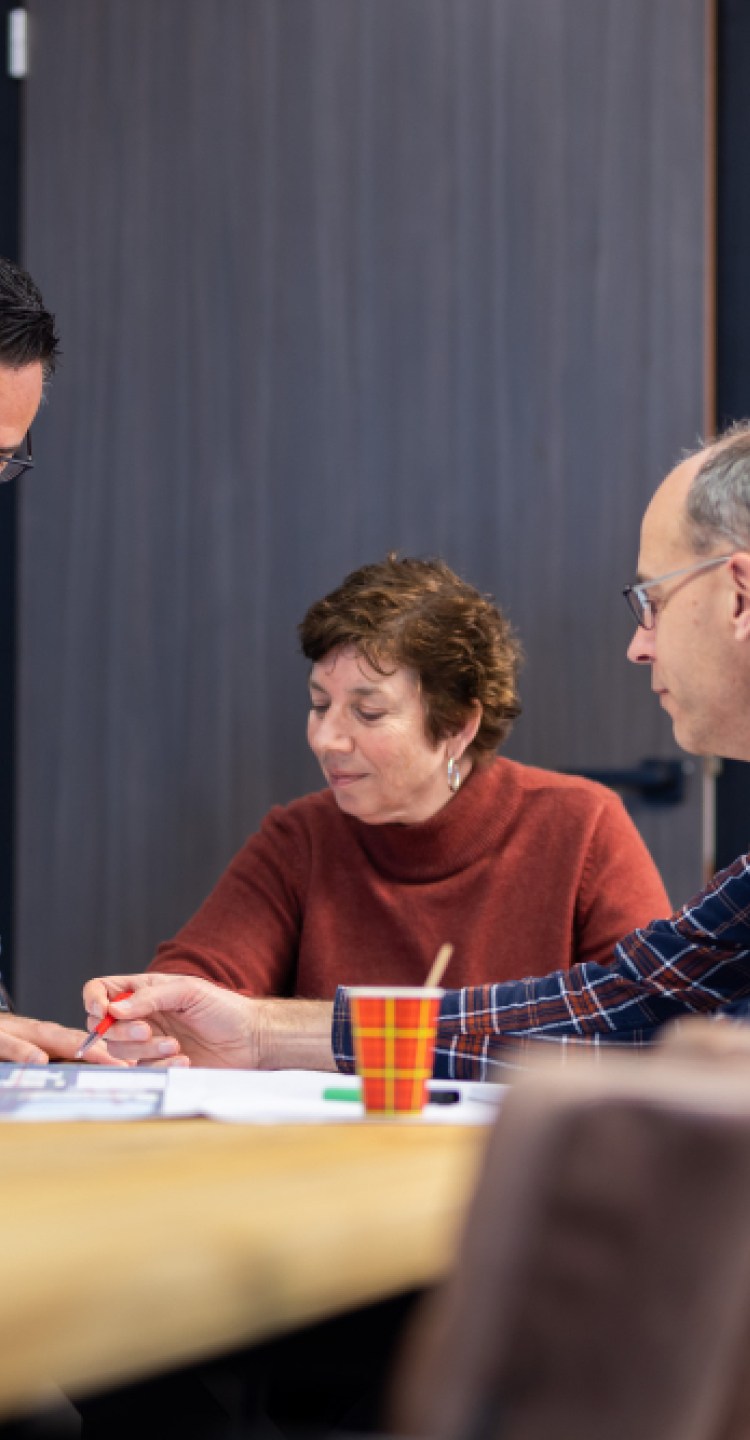 Hanab team werkt samen aan een project